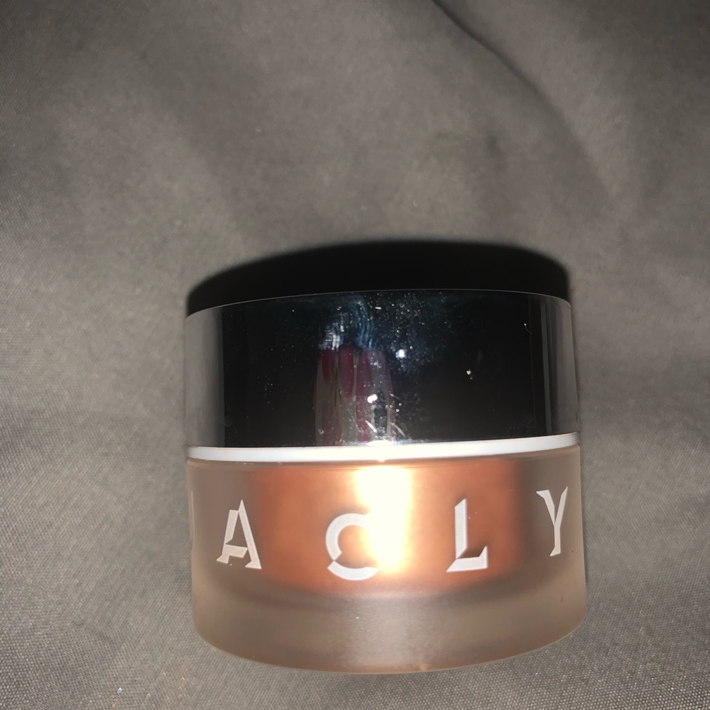 Jaclyn Cosmetics Highlighter